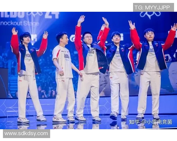 LNG战队在英雄联盟赛场的表现分析与整体压制策略的得失探讨